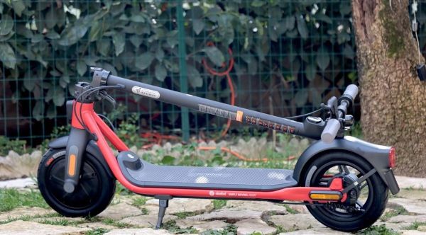 Электросамокат Ninebot Kickscooter D28E (Black/Red)