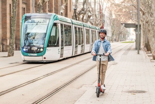 Электросамокат Ninebot Kickscooter D28E (Black/Red)